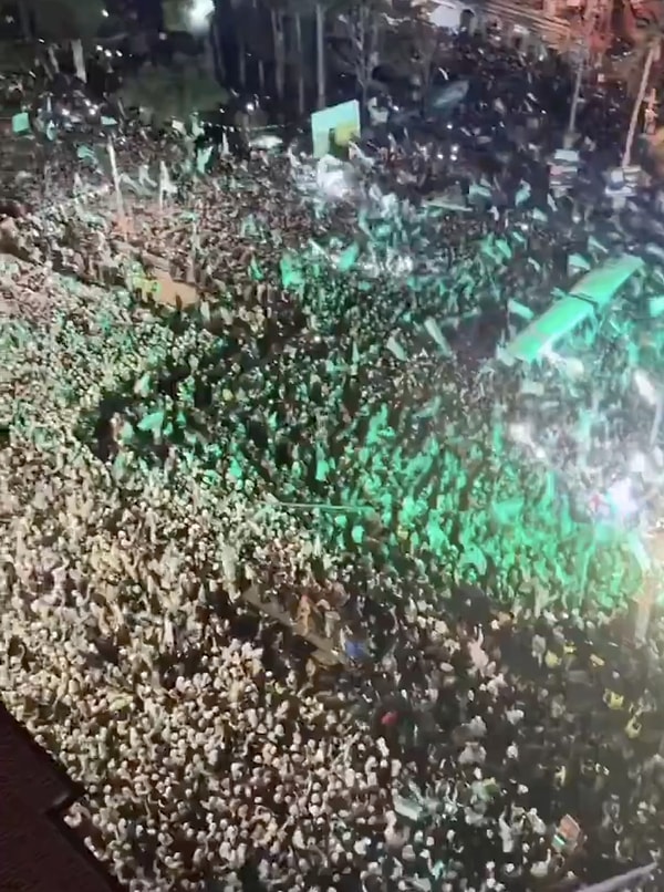 Suriye halkı, ülkelerinin özgürleştirilmesinin yıldönümü olan 8 Aralık'ı 'Hürriyet Günü' ilan etmişti ve bu sene kutlamalar düzenlendi.