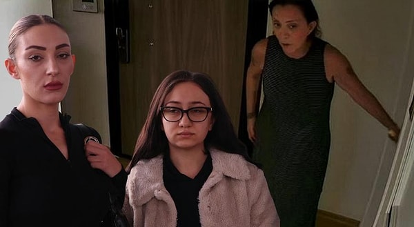 Yalova’nın Çınarcık ilçesindeki evinin balkonundan düşerek hayatını kaybeden şarkıcı Güllü’nün ölümüyle ilgili yürütülen soruşturmada yeni gelişmeler yaşanıyor.