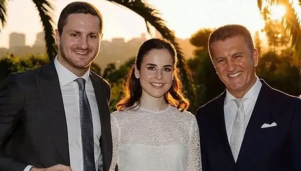 Kamuoyunun yakından takip ettiği Sarıgül ailesindeki boşanma süreci, her geçen gün yeni bir gelişmeyle gündeme geliyor.