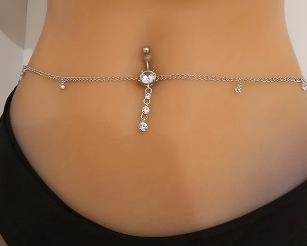 Dünyaca ünlü alışveriş sitesi Temu, platform üzerinden satışa sunulan bazı aksesuar ürünlerinde insan sağlığını ciddi şekilde tehdit eden bulgulara rastlanması üzerine acil bir geri çağırma operasyonu başlattı.