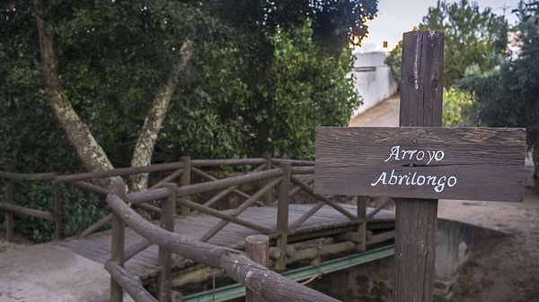 El Marco Köprüsü, yalnızca birkaç metrelik uzunluğuyla iki ülkeyi birbirine bağlıyor