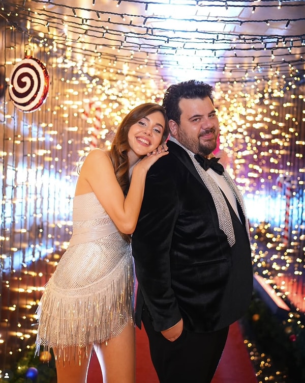 Miss Turkey 2015 Güzellik Yarışması'nda dördüncü olan Berfu Yenenler, 2019 yılında Eser Yenenler'le evlenmişti.