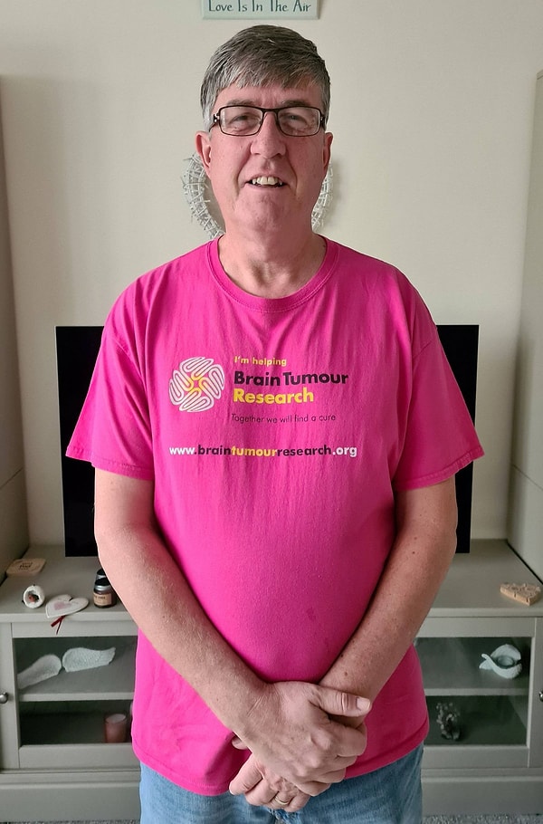 Darren, Sheffield’daki Northern General Hospital’de yaklaşık 35 bin sterlin maliyetle radyocerrahi gördü.