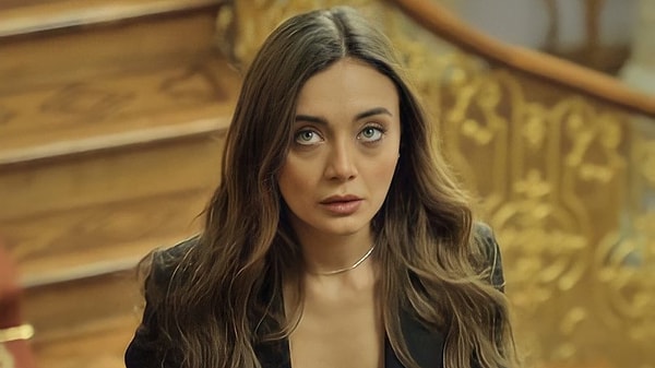 Bir Aşk Hikayesi, Güllerin Savaşı, Çukur gibi nice dizide başrolde yer alan Damla Sönmez uzun yıllardır sektörde emek veren isimlerden.