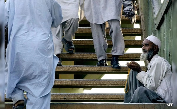 Pakistanlılar artık farklı kıtalarda şebekeler aracılığıyla dileniyor.