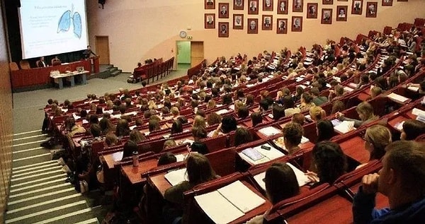 Özvar, "demode" programların sistemin dışına çıkarıldığını iddia etti.