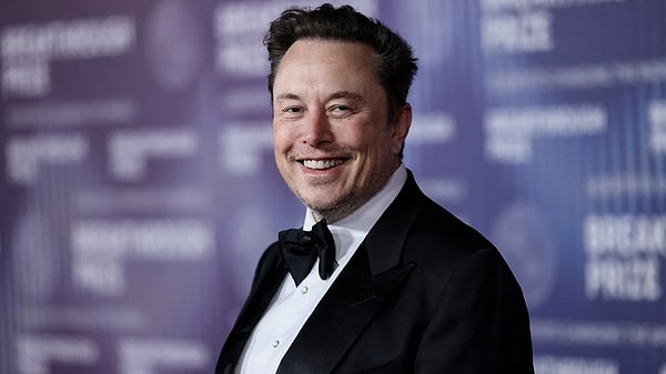 Elon Musk, serveti 700 milyar doları aşan ilk kişi oldu.