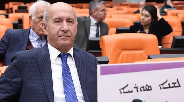 Agos’un haberine göre Aslan ‘Ulusal Bayram ve Genel Tatiller Hakkında Kanun‘da değişiklik yapılması talebiyle kanun teklifi sundu.