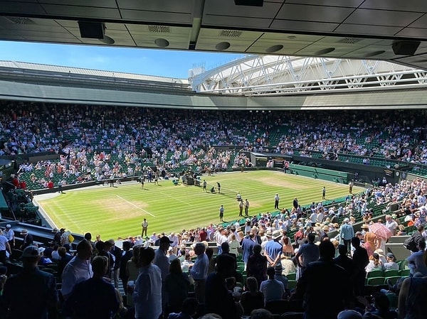 Turnuvalar ortaya çıktı ve tenis küresel bir sahneye taşındı.