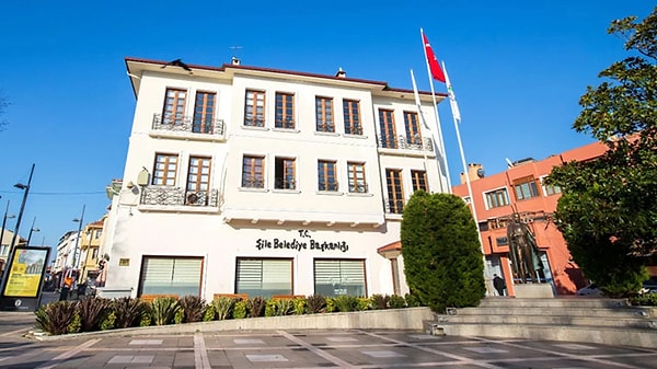 Şile Belediyesi'ne yönelik düzenlenen operasyonda 23 kişi gözaltına alındı.