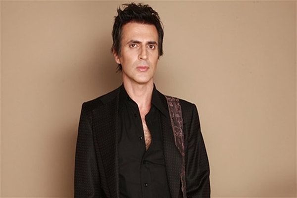 3. "İstanbul bugün yorgun. Üzgün ve yaşlanmış. Biraz kilo almış. Ağlamış yine _____ akıyor."