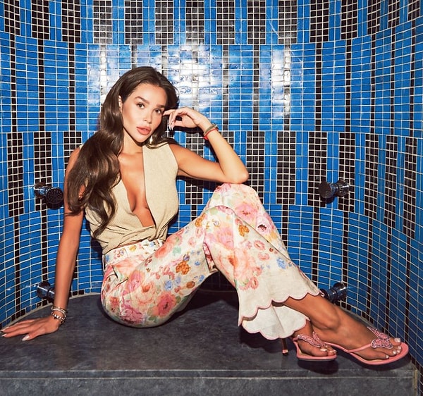 Türkiye’nin gündeminde, ünlülere yönelik düzenlenen operasyonlar yer alıyor.