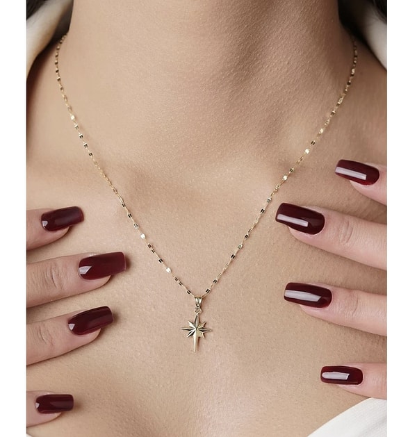 Bu yılbaşı sizin için özelse, Kuzey Yıldızı Kolye, tam da böyle özel anlar için ideal bir parça.