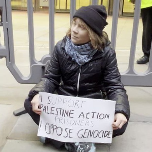 The Prisoners for Palestine platform staged a demonstration in front of the London office of Aspen Insurance, which collaborates with the Israeli defense company, Elbit Systems.