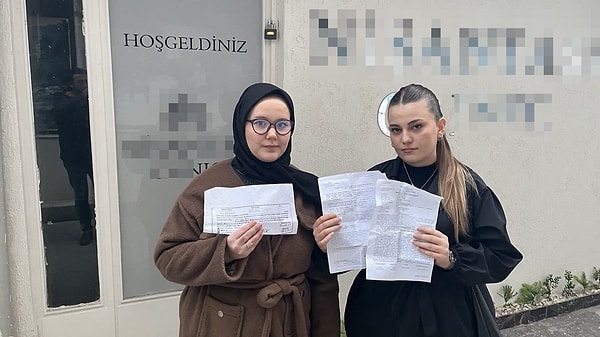 Bursa’da iki genç kadın, sokakta broşür dağıtan kişilere destek olmak isterken kendilerini beklenmedik bir icra sürecinin içinde buldu.