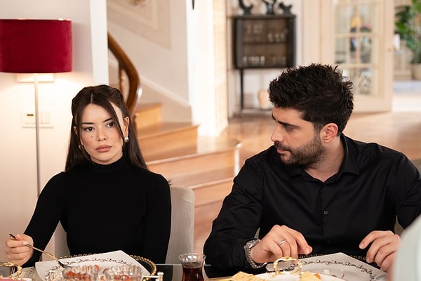 Yeni yıl haftası yaklaşırken dizilerin yeni bölümleriyle yayınlanıp yayınlanmayacağı merak yaratıyor.