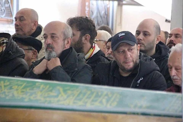 Yas haberinin bir diğer acı yanı ise, Serkan Keskin’in yalnızca yedi ay önce annesi Zeliha Keskin’i kaybetmiş olması.