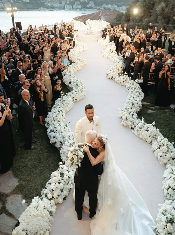 Esra Erol’un kız kardeşi Eda Erol, geçtiğimiz Eylül ayında pilot sevgilisi Ekrem Karacayır ile görkemli bir düğünle nikâh masasına oturmuştu.