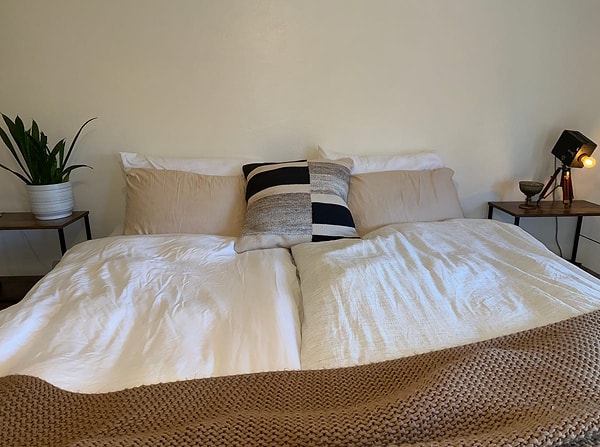 İskandinav uyku yöntemi, çiftlerin aynı yatakta uyurken ayrı yorgan ya da battaniye kullanmasını temel alıyor