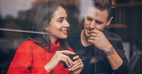 Sevgi, çoğu zaman dokunuş ve beden açıklığıyla kendini ele verir