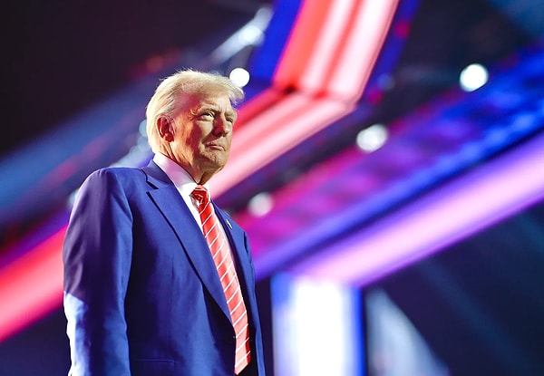 Trump tehditlerine Küba ile devam etti.