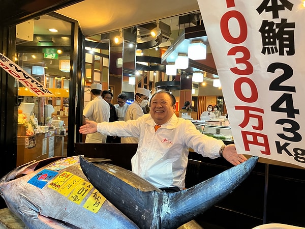Dünyanın en çok balık tüketen ülkelerinin başında gelen Japonya’da yeni yılın balık mezatında rekor fiyat ortaya çıktı.
