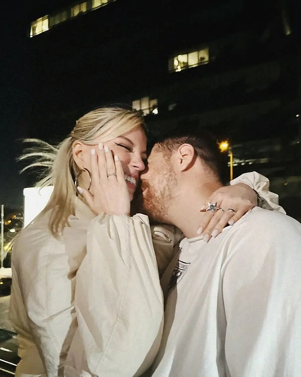 TRT 1'in reyting rekortmeni dizisi Taşacak Bu Deniz'de Ava Yaman'la partnerliğiyle büyük beğeni toplayan Burak Yörük'ün popülerliği şimdilerde giderek artırıyor.