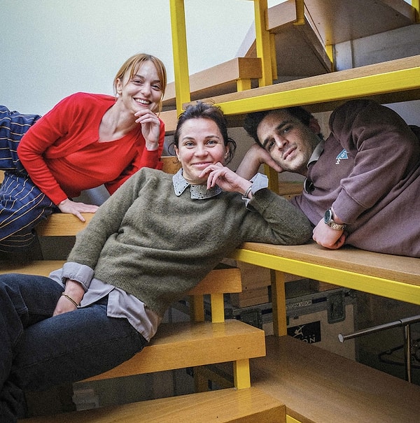 Oyun, üç farklı zaman diliminde ilerler.