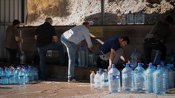 Ankara'da haftalardır yaşanan su kesintileri nedeniyle vatandaş farklı çözüm yollarına başvurmuştu.