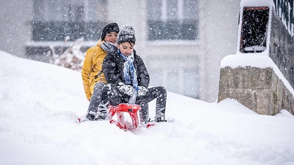 Gümüşhane, Sakarya, Kocaeli ve Yalova'da da tatil haberleri var.