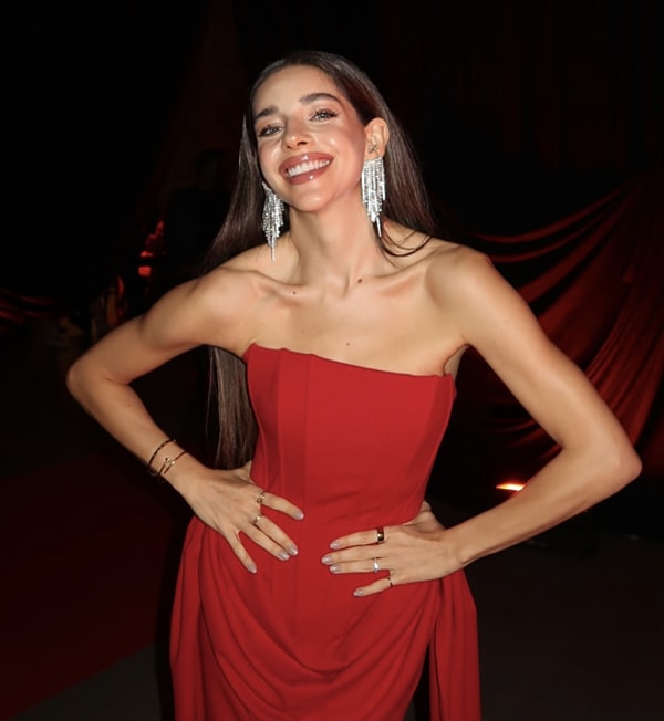 Oyuncu ve influencer Elvin Levinler yer aldığı çeşitli yapımların ardından kariyerine influencer olarak devam etme kararı almıştı.