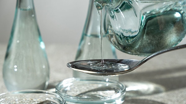 Beyaz sirke, kokuyu bastırmak yerine nötralize ediyor