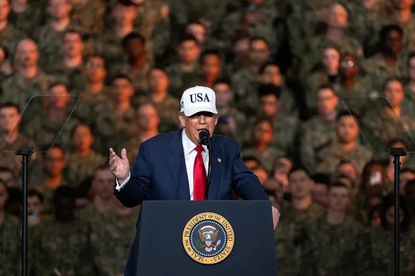 Trump'ın tehditlerinden sonra İran da ABD üslerini hedef alacağını söylemişti.