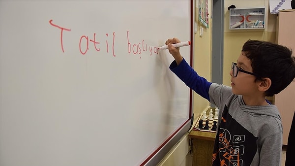 Milyonlarca öğrenci için yarıyıl tatili başladı.