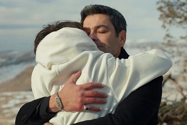 Taşacak Bu Deniz ve Uzak Şehir arasındaki haftalık reyting mücadelesi devam ediyor.