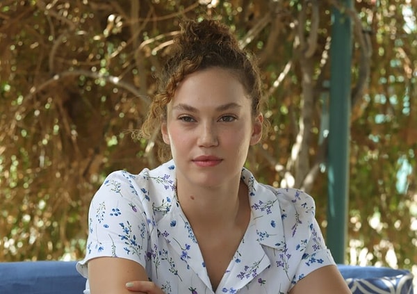 TRT dizisi Cennetin Çocukları'nın başrolü Melisa Şenolsun diziden ayrılıyor.