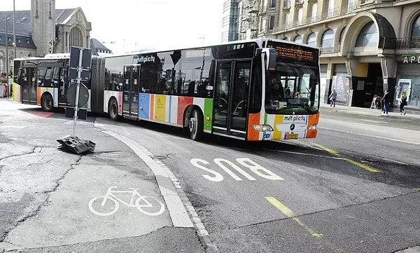 Yapay zeka talepleri toplayarak duraklar ve güzergahlar oluşturuyor.
