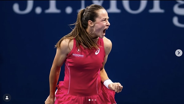 Profesyonel kariyerine ITF (Uluslararası Tenis Federasyonu) seviyesinde şampiyonluklar kazanarak başladı.