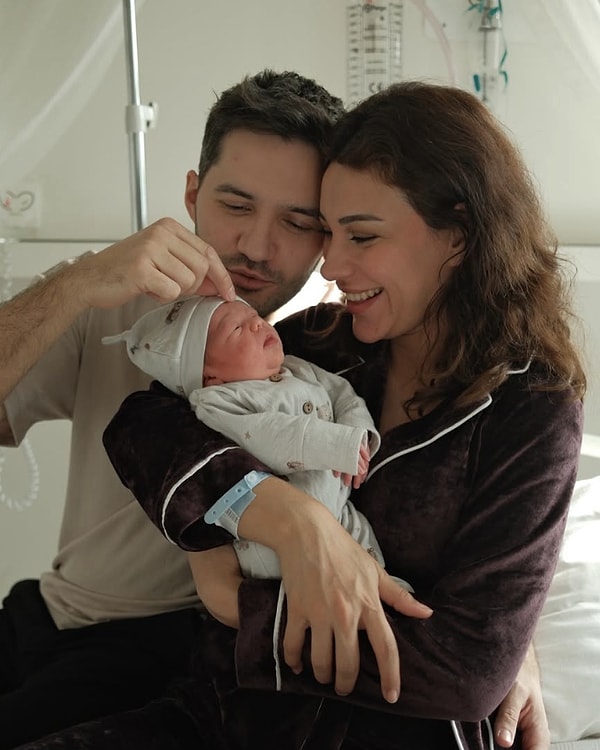 Sosyal medyanın sevilen çiftlerinden Seda Özkan ve Hakan Nisan ikinci kez anne baba olmanın mutluluğunu yaşadı.