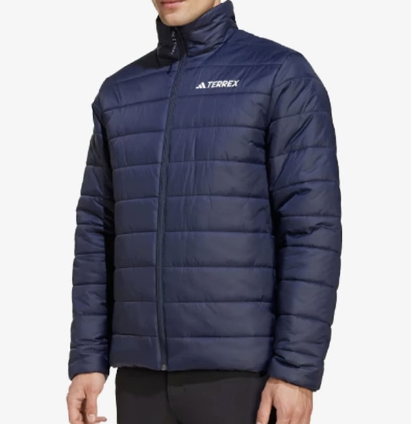 Doğa yürüyüşlerinden şehir hayatına, her koşula uyum sağlayan dayanıklı bir mont.