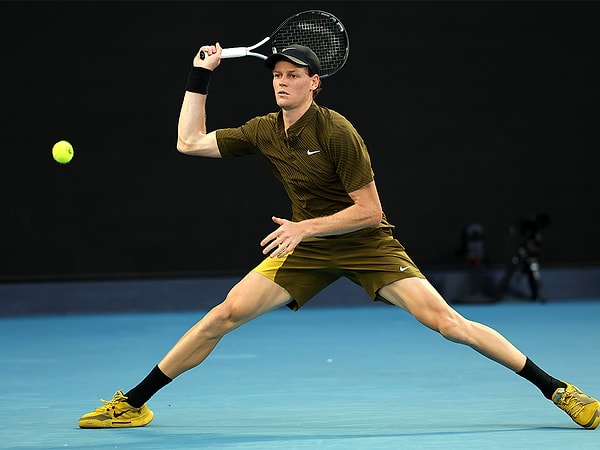 Sinner Avustralyalı rakip karşısında çok zorlandı.