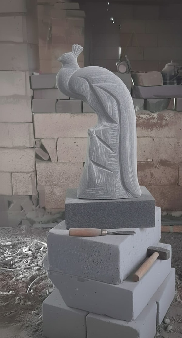 Eserleriniz için 'Karacadağ’ın Sessiz Çığlığı' ifadesini kullanıyorsunuz. YouTube videolarınızda da gördüğümüz o derin ifadeli figürler, Mezopotamya’nın hangi acılarını veya umutlarını dünyaya haykırıyor?