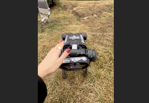 Orta Doğu Teknik Üniversitesi (ODTÜ) bünyesinde geliştirilen veya kullanılan dört bacaklı bir robot köpekin özellikleri ve amacına da biraz değinelim;