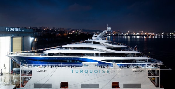 Vento, sunduğu olanaklarla adeta yüzen bir tatil kompleksini andırıyor ve süperyat dünyasının en sevilen özelliklerini tek bir bünyede topluyor.