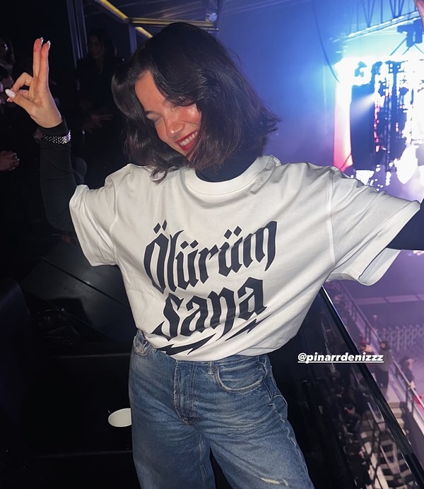 O geceden sonra geçtiğimiz saatlerde yeni imajıyla ikinci kez görüntülenen Pınar Deniz, soluğu Tarkan konserinde alanlardan oldu.