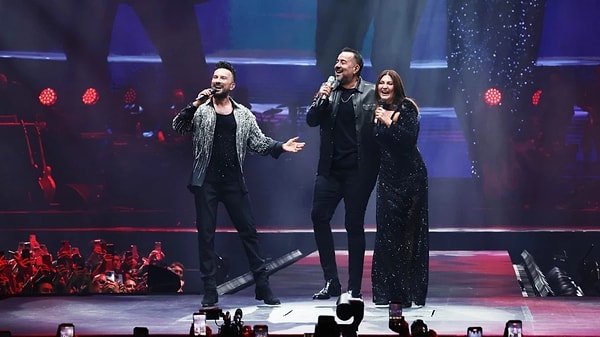 Megastar Tarkan’ın sahnesi bu kez sadece müzikle değil, sürpriz konuklarla da gündeme damga vurdu.