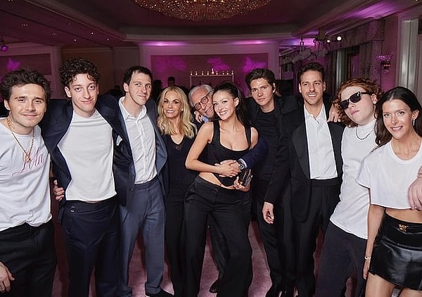 İddialara göre Nicola Peltz’in ailesi, özellikle de baba Nelson Peltz, Beckhamlar’a kıyasla çok daha büyük bir servete sahip.