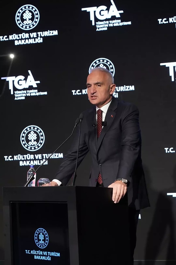 63 milyon 941 turist Türkiye'ye geldi.