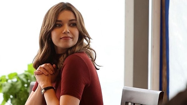 Afra Saraçoğlu'nun A.B.İ.'de Kenan İmirzalıoğlu'yla öpüşmek istemediği yönündeki haber ortalığı karıştırmıştı.