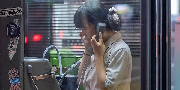 Kaybedilenlerle konuşmak için kurulan tek yönlü telefon kulübeleri